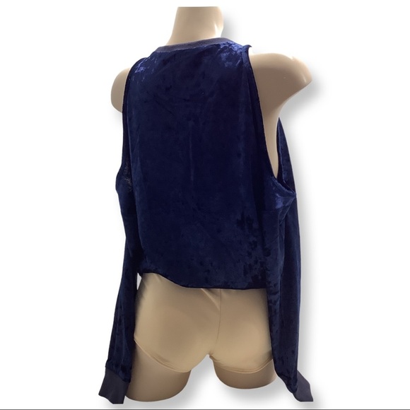 Romeo & Juliet Size Small Couture Ray of Sunshine Cold Shoulder Velvet Top. New - Picture 4 of 5
